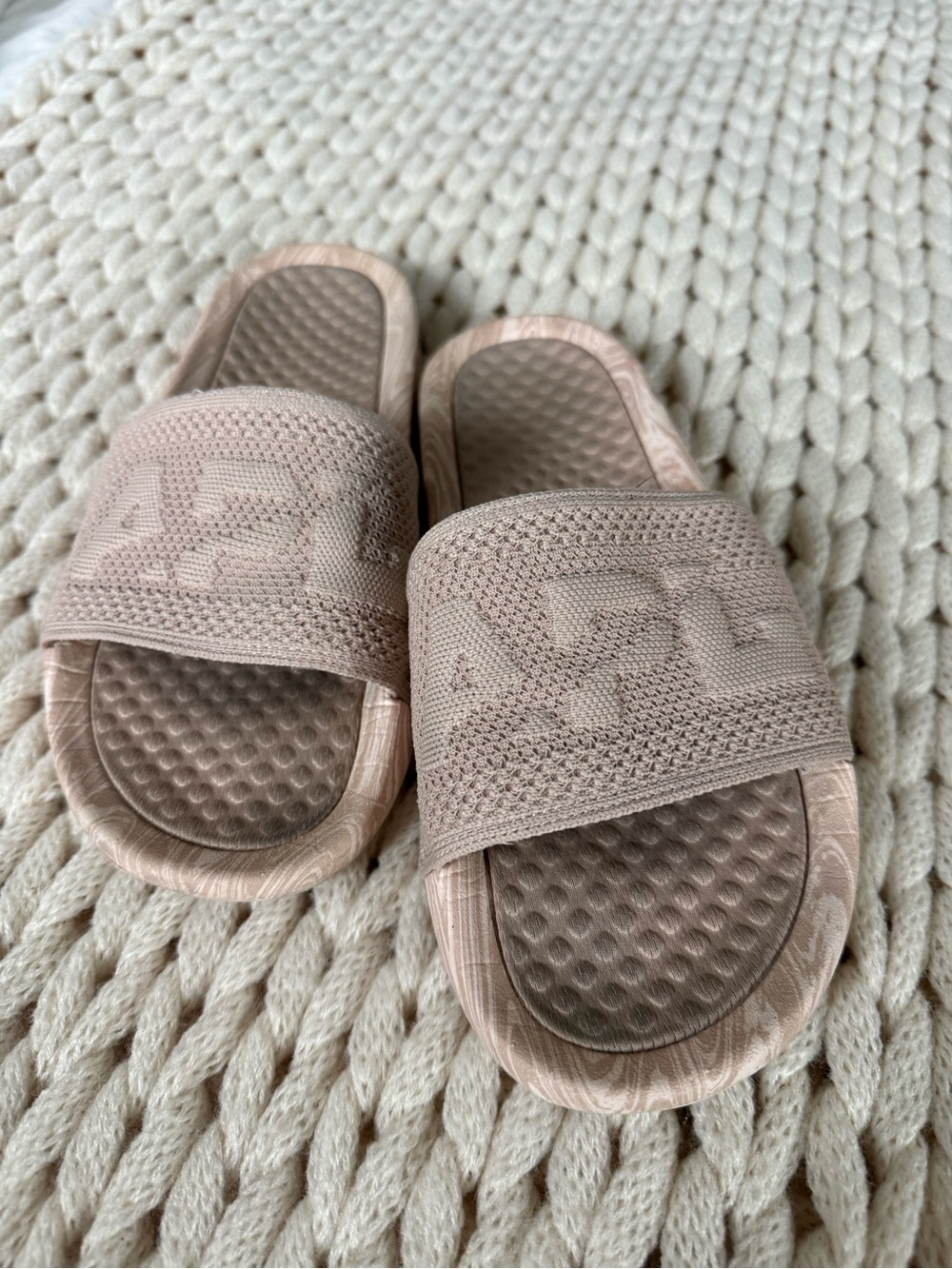 APL Techloom Slides in Pink